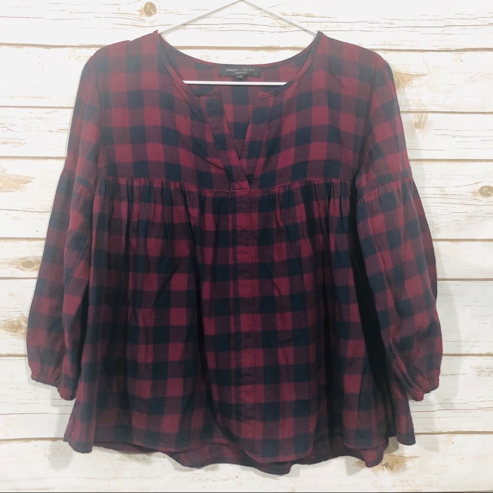 💕3/$25 Romeo+Juliet couture  3/4 sleeve red plaid